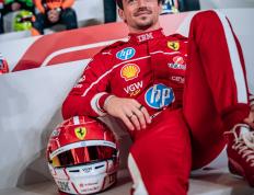 开云体育APP下载-阿斯顿马丁逆转哈斯车队，汉密尔顿扛起全队