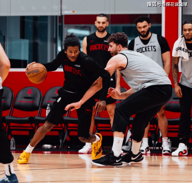 开云体育下载-NBA球队备战新赛季，彼此实力碰撞
