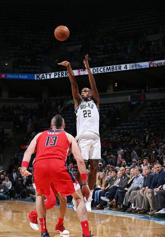 开云体育入口-雄鹿不敌灰熊，遭遇两连败