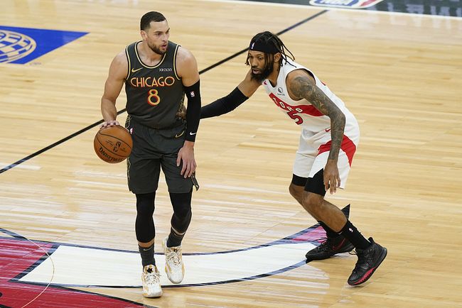 开云体育-猛龙力克上海队，拉文统治全场