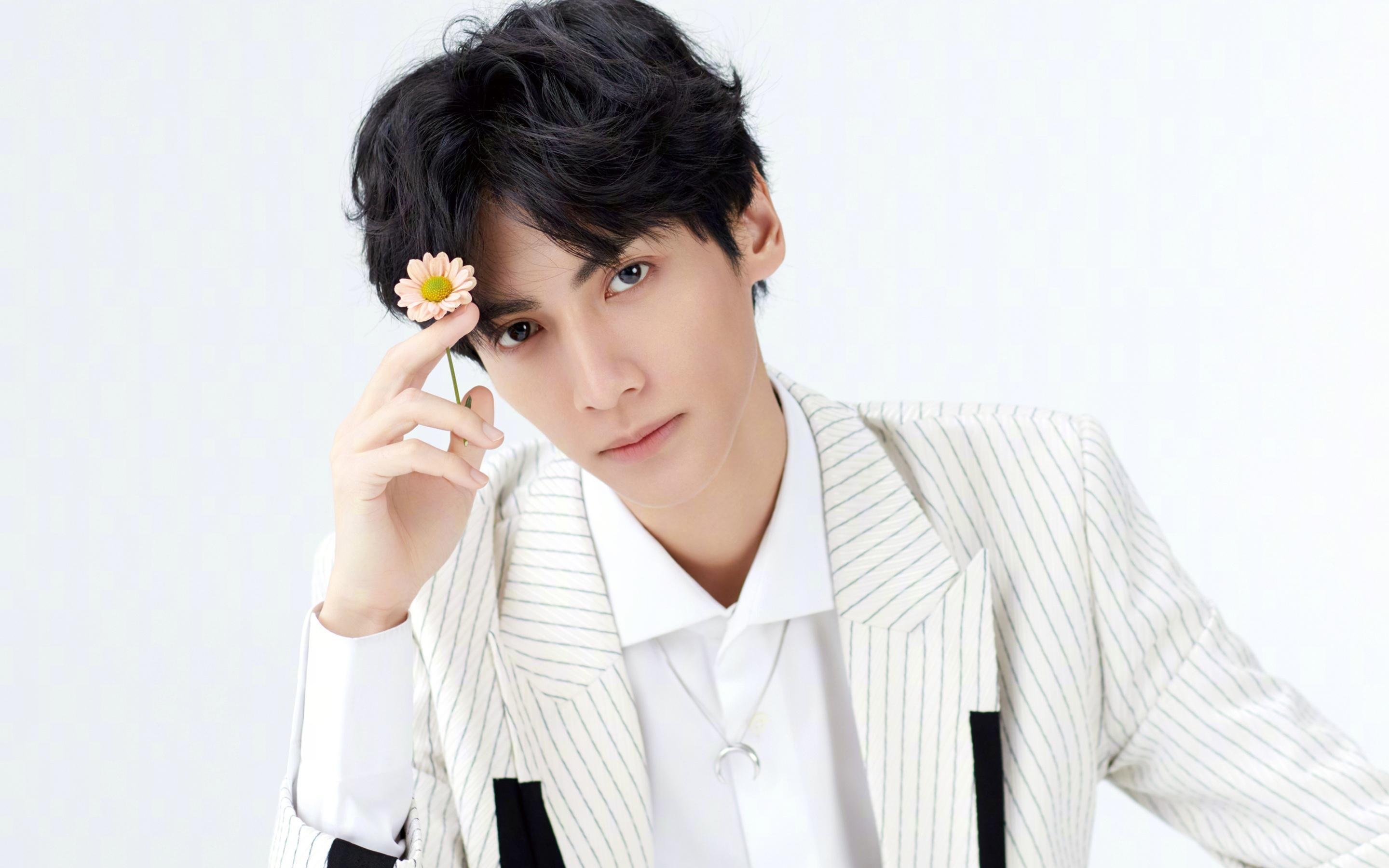 开云体育入口-孤星闪耀与群狼突围，当爱德华兹的刀锋遇上鹈鹕的蛛网