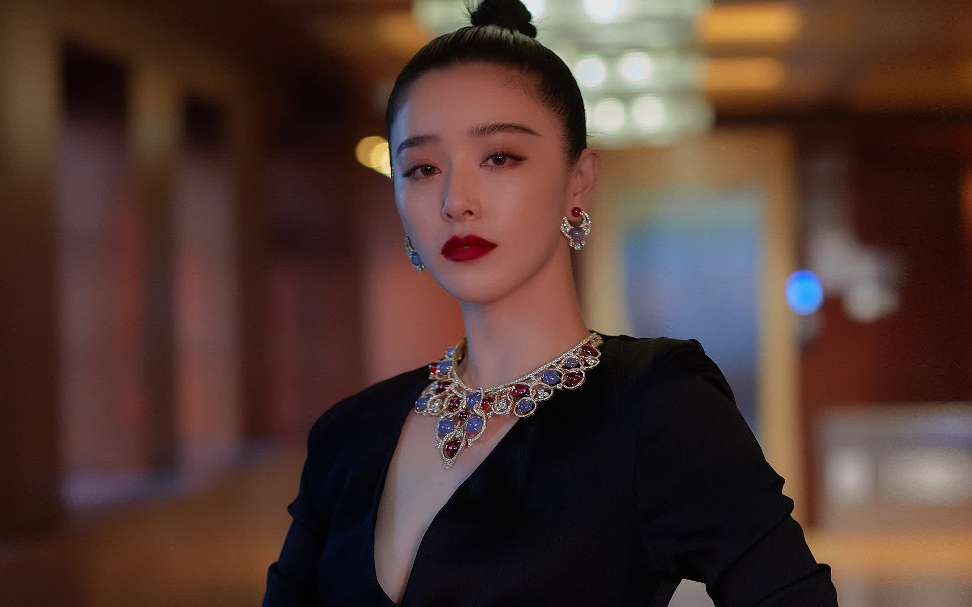 开云体育中国-年度焦点之战之夜,霍勒迪点燃赛场烽火